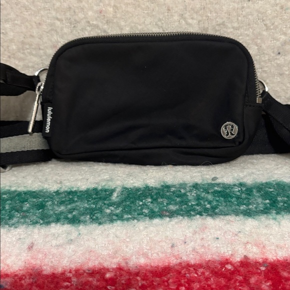 Lululemon Everywhere Crossbody Bag - Picture 3 of 6